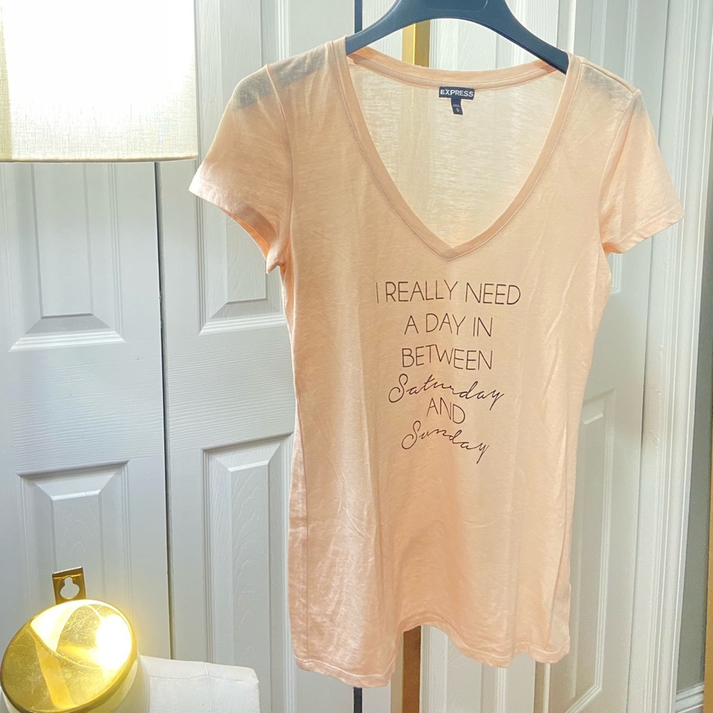 NEW Express M Pink V-Neck Tshirt “I really need a day between Saturday & Sunday” - Picture 2 of 3